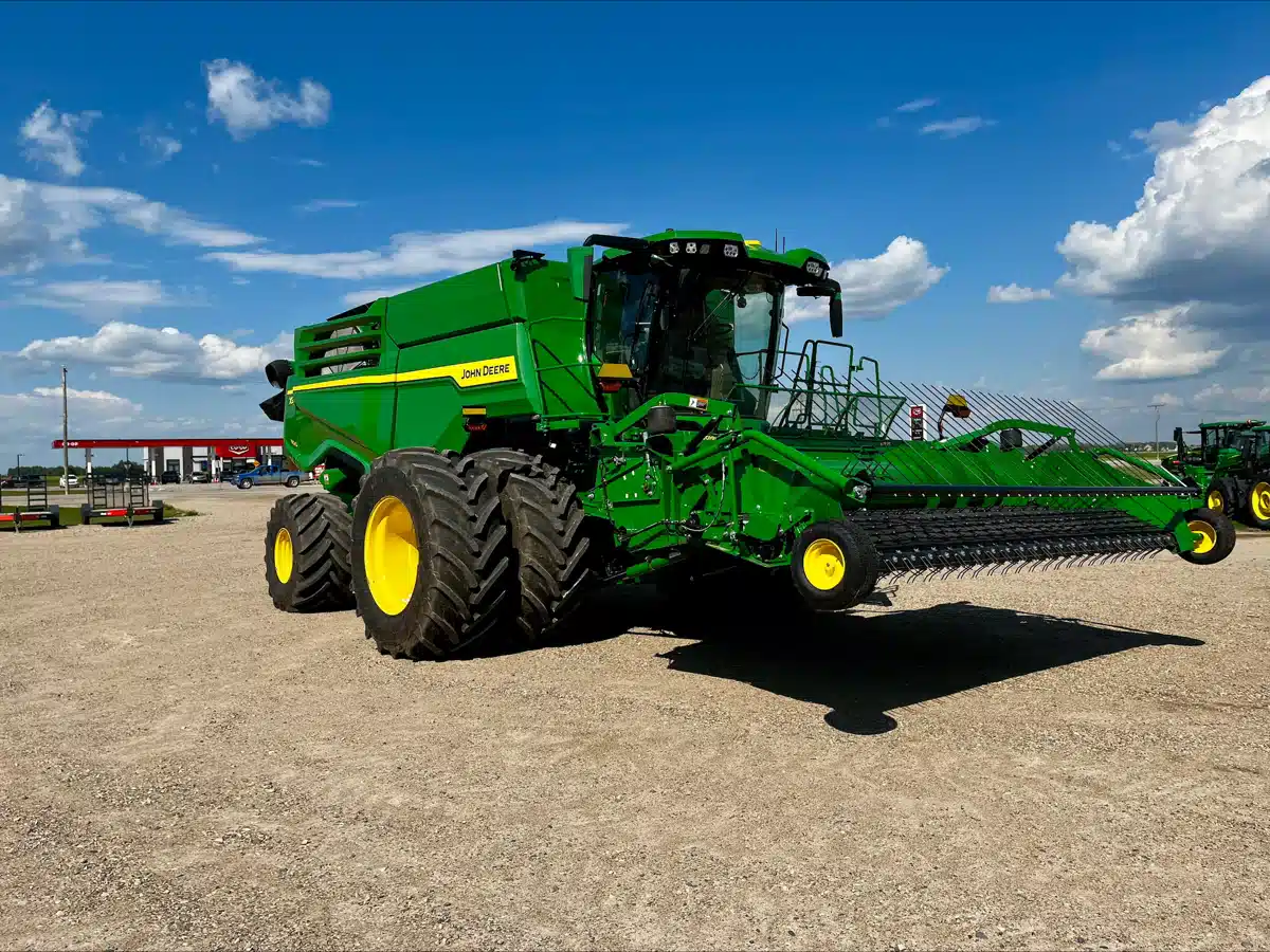Gallery image 2 for 2025 John Deere X9 1100 Combine