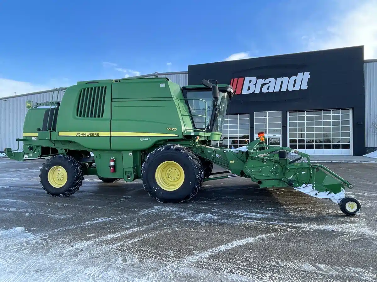 Gallery image 2 for 2009 John Deere T670 Combine