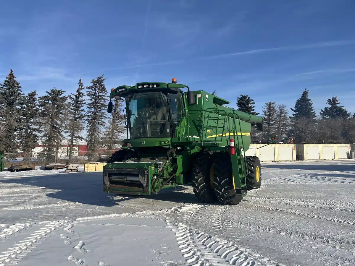 Gallery image 1 for 2013 John Deere S680 Combine