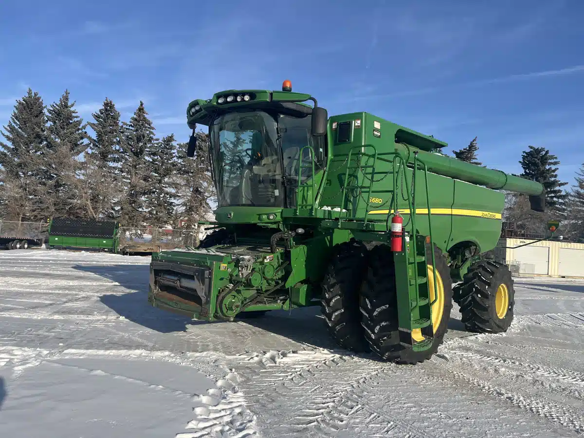 Gallery image 2 for 2013 John Deere S680 Combine