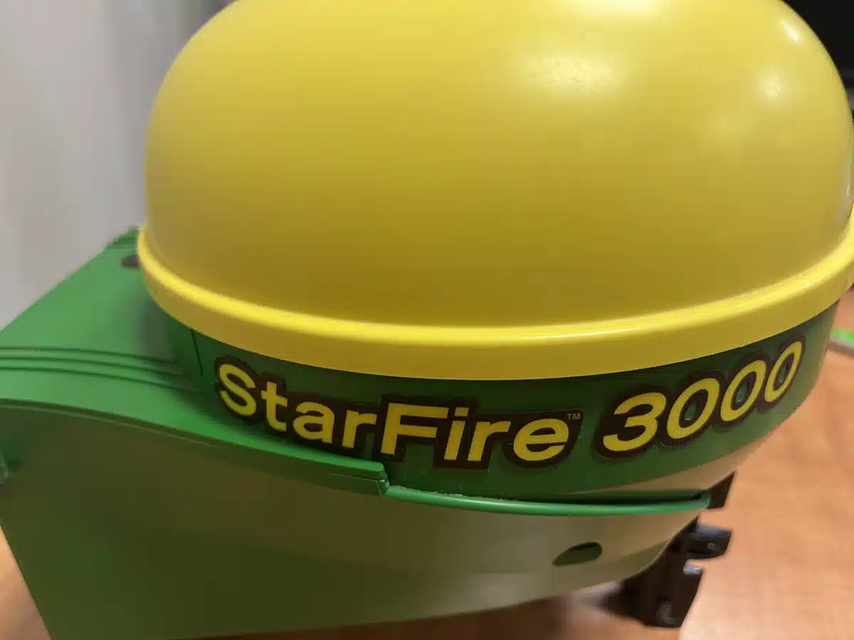 Gallery image 2 for 2010 John Deere STARFIRE 3000 Guidance System