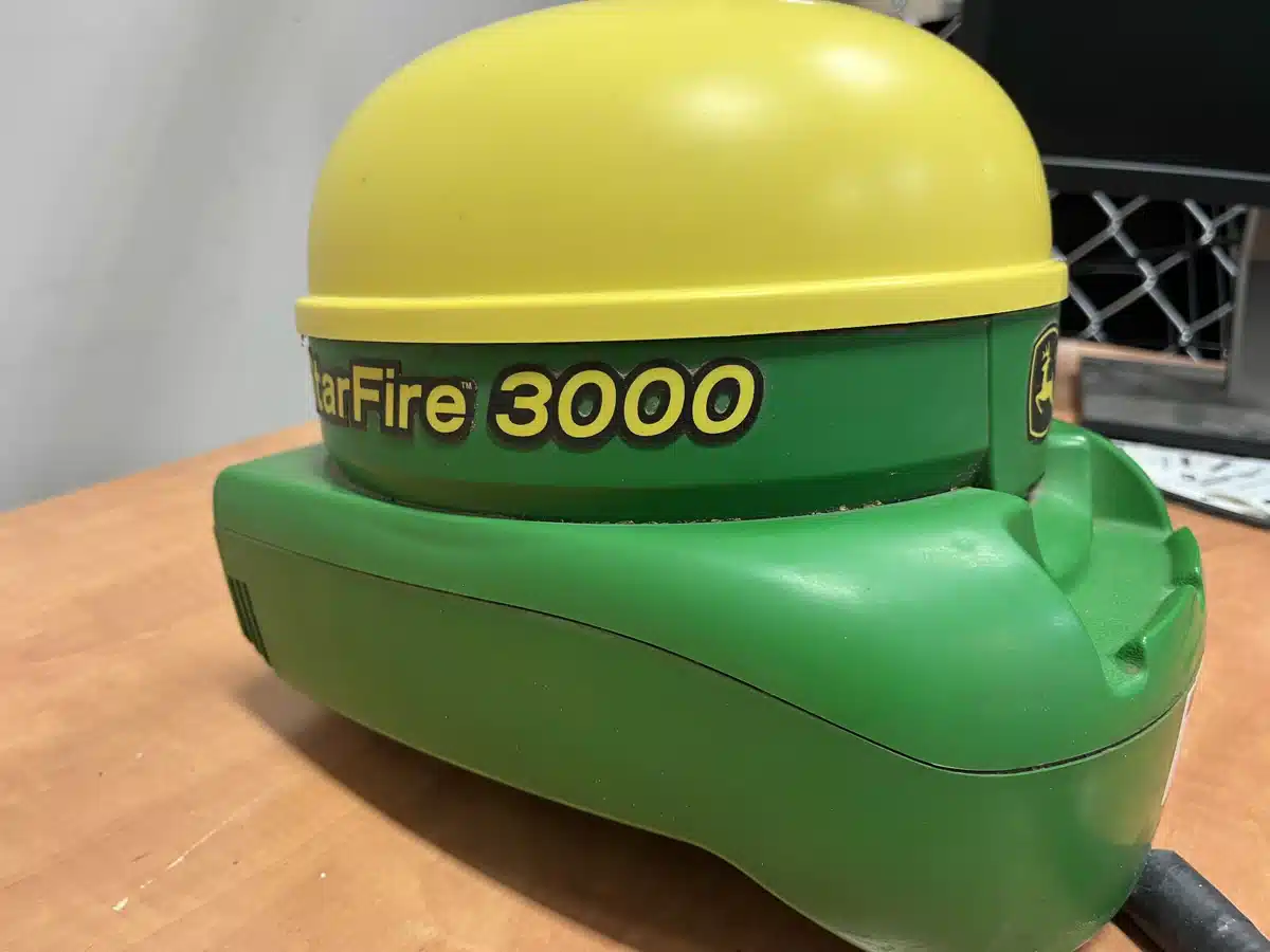 Gallery image 1 for 2015 John Deere STARFIRE 3000 Guidance System