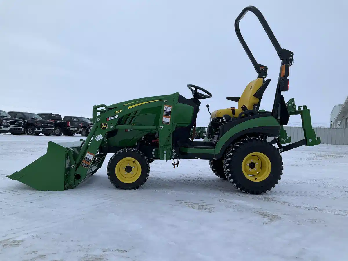 Gallery image 2 for 2022 John Deere 1025R Tractor