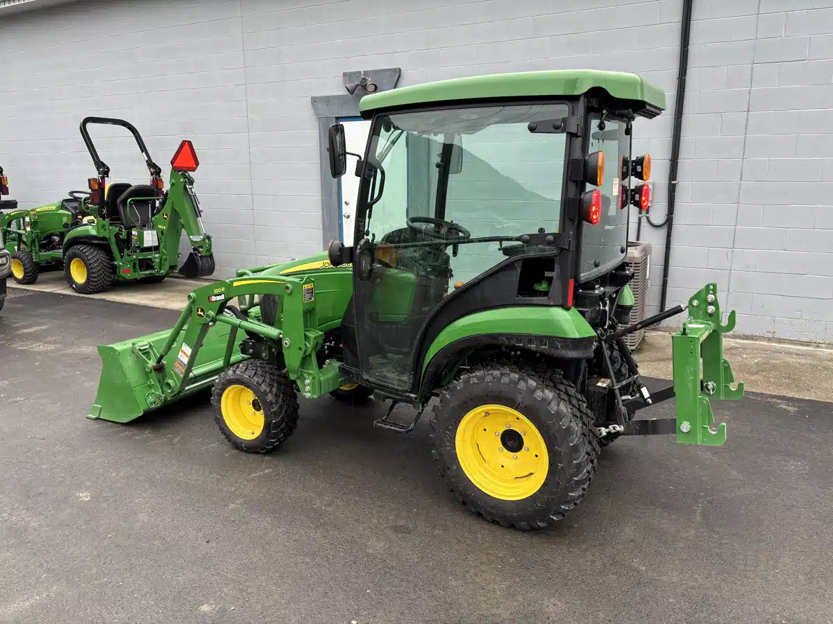Gallery image 2 for 2022 John Deere 2025R Tractor
