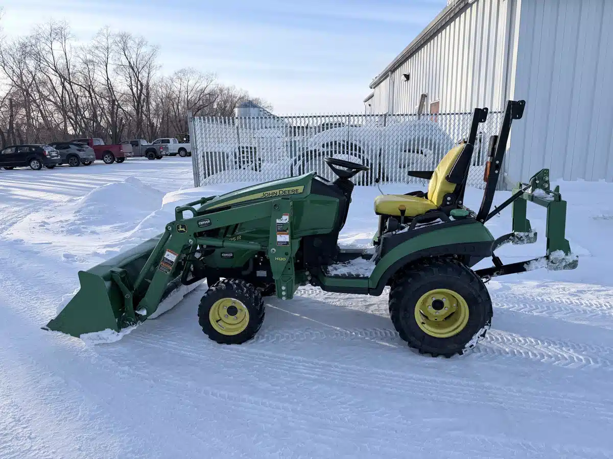 2016 John Deere 1025R Tractor