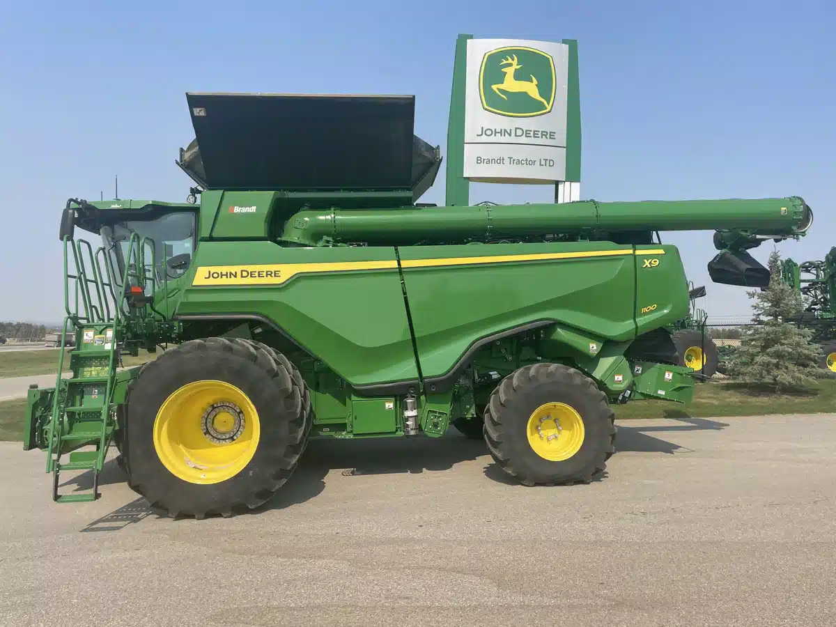 Gallery image 2 for 2024 John Deere X9 1100 Combine