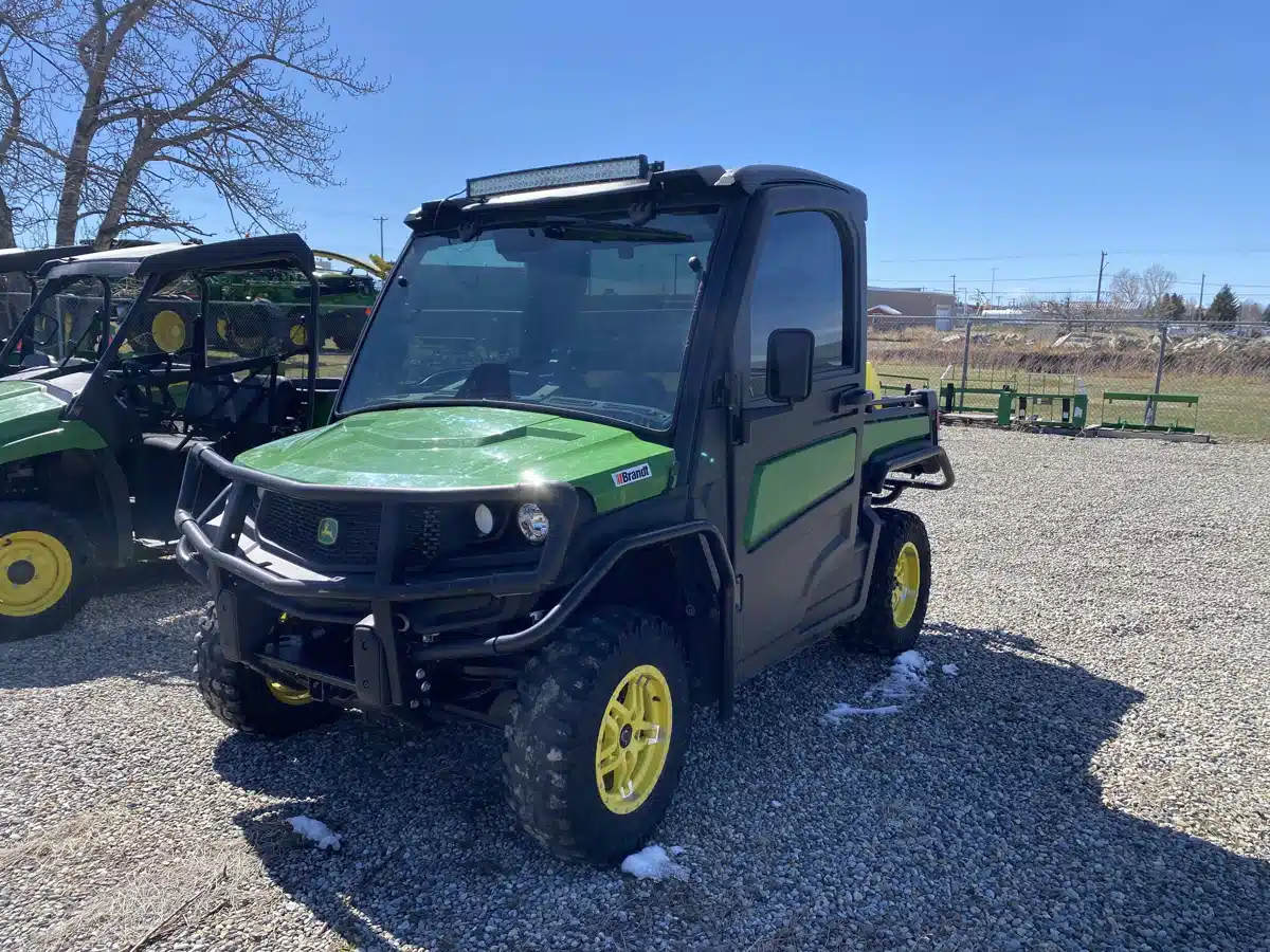Gallery image 1 for 2022 John Deere XUV 835M Utility Vehicle