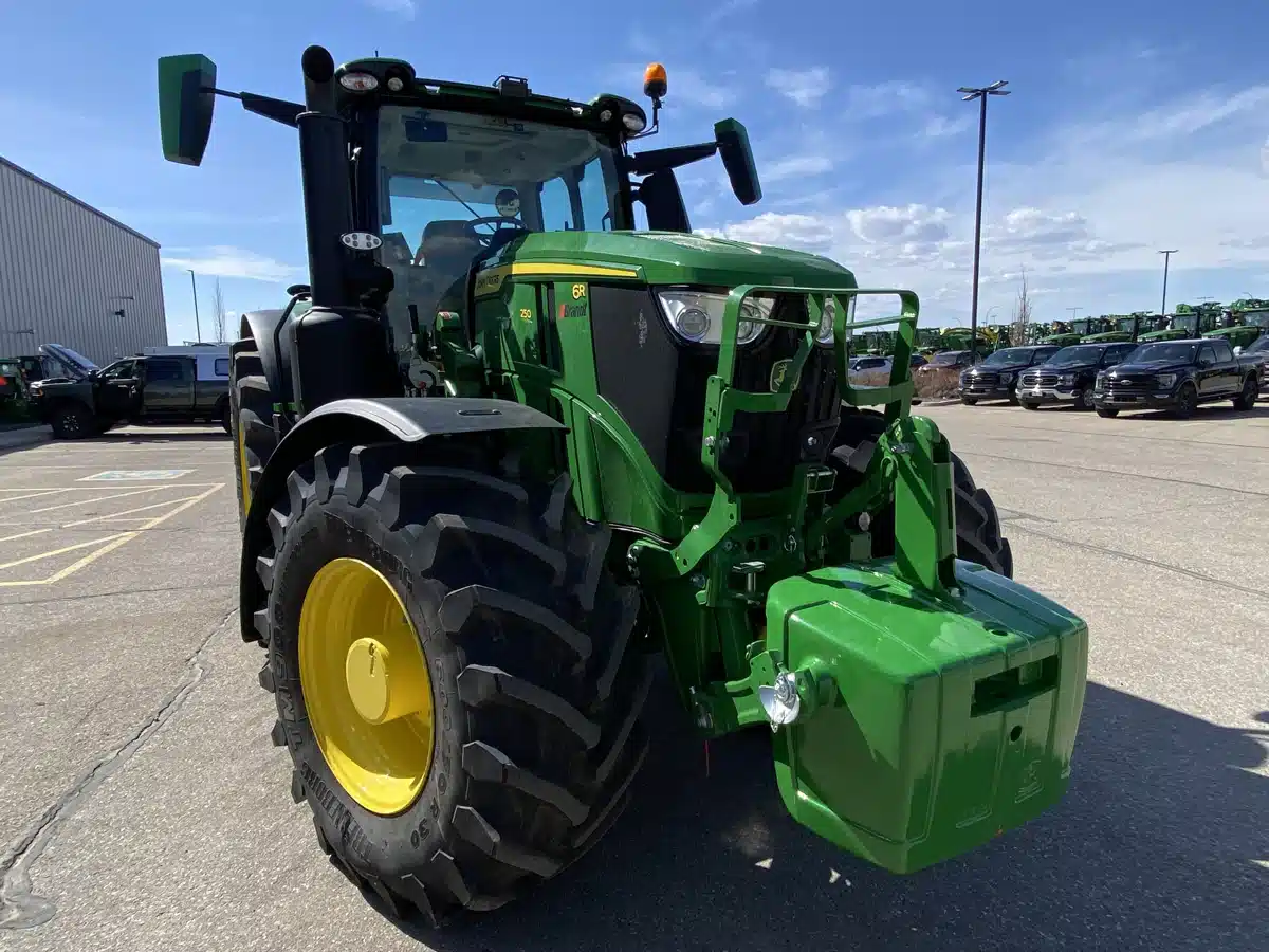 Photo de la Galerie 2 pour 2024 John Deere 6R 250 Tracteur