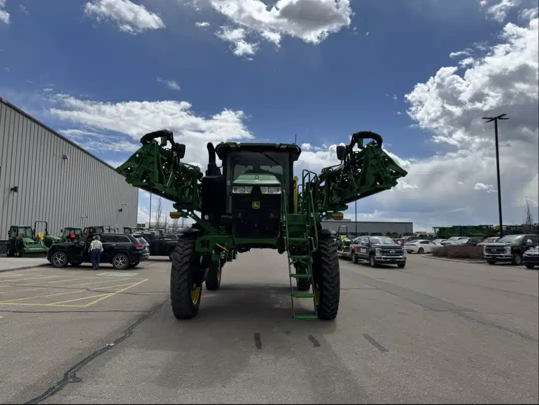 Photo de la Galerie 2 pour 2025 John Deere 412R Arroseur - Automoteur