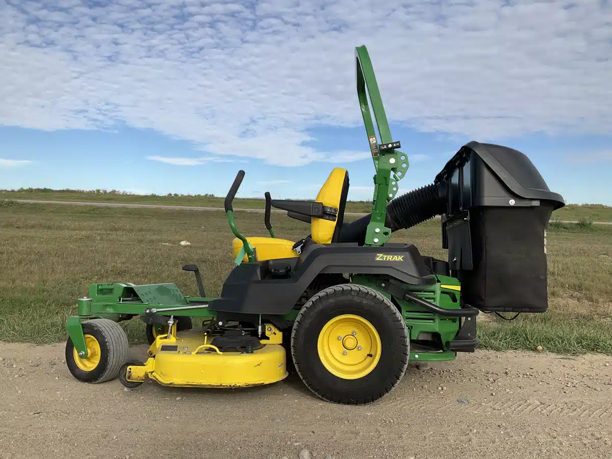 Photo de la Galerie 2 pour 2022 John Deere Z530M Tondeuse à rayon de braquage zéro