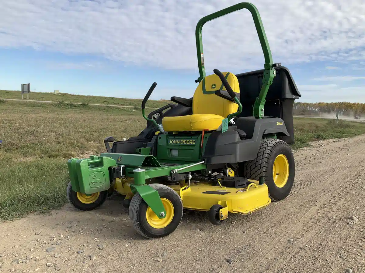 Photo de la Galerie 1 pour 2022 John Deere Z530M Tondeuse à rayon de braquage zéro