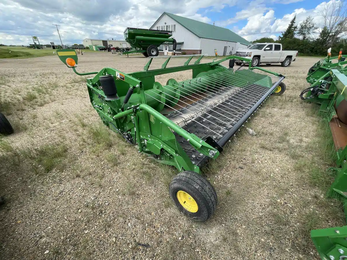 Gallery image 2 for 2020 John Deere 615P Header - Pickup