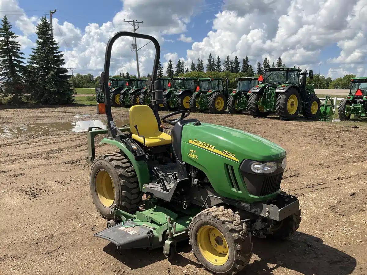 Photo de la Galerie 2 pour 2008 John Deere 2320 Tracteur