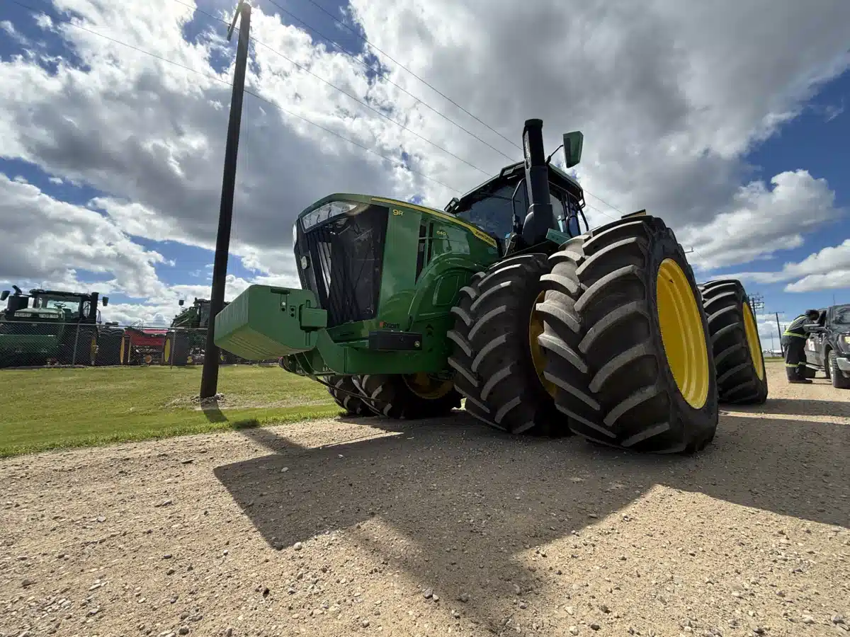Photo de la Galerie 1 pour 2025 John Deere 9R 640 Tracteur