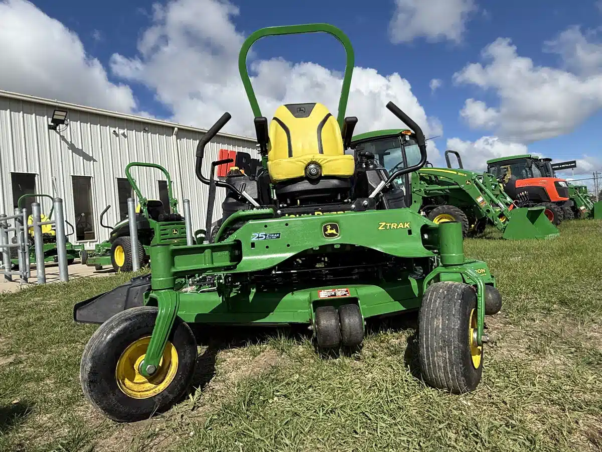 Gallery image 2 for 2022 John Deere Z930M Mower - Zero Turn