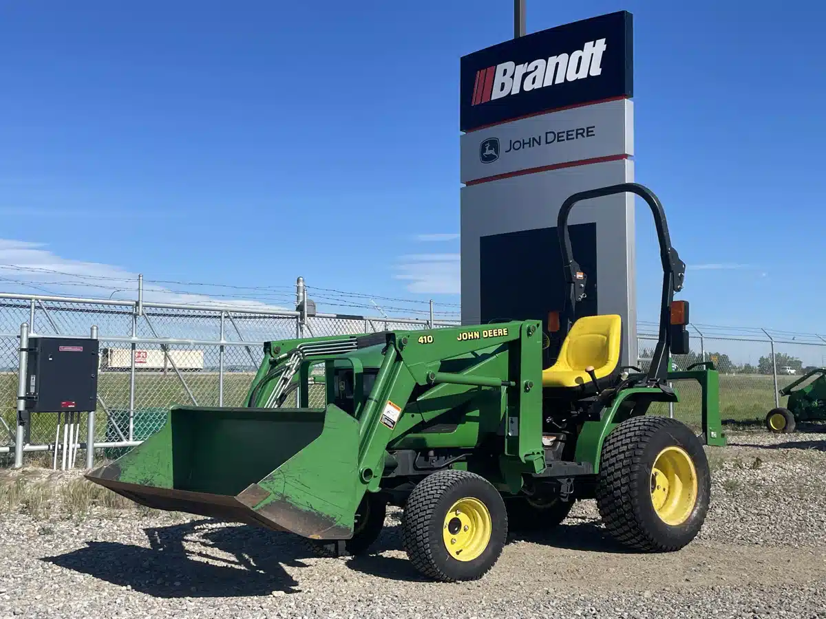 Photo de la Galerie 1 pour 2003 John Deere 4010 Tracteur