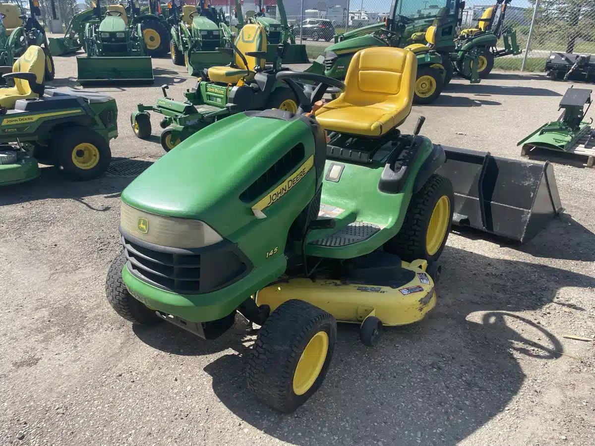 Gallery image 1 for 2006 John Deere 145 Lawn Tractor