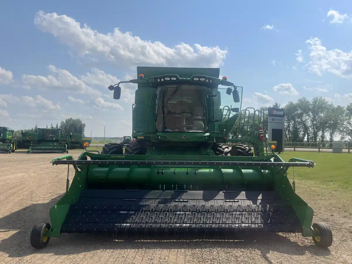 Gallery image 2 for 2021 John Deere T670 Combine