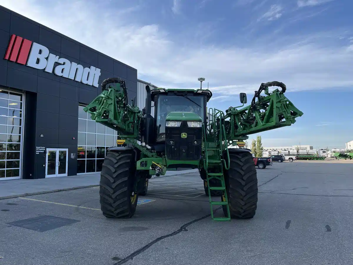 Photo de la Galerie 2 pour 2026 John Deere 616R Arroseur - Automoteur