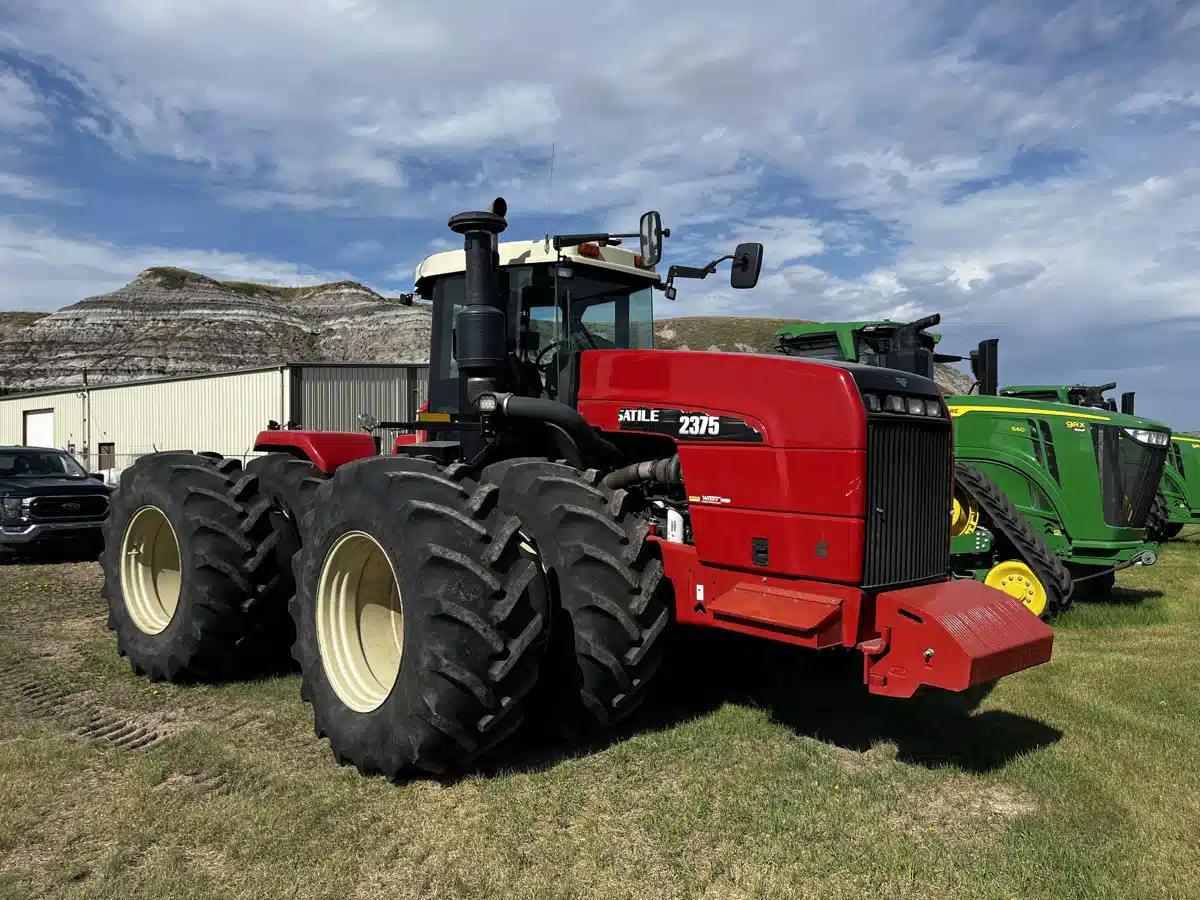 Gallery image 2 for 2012 Versatile 2375 Tractor