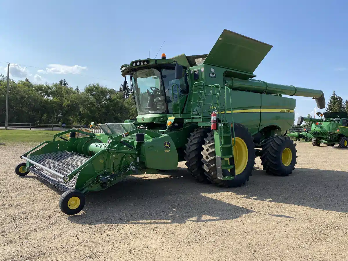 Gallery image 1 for 2017 John Deere S670 Combine