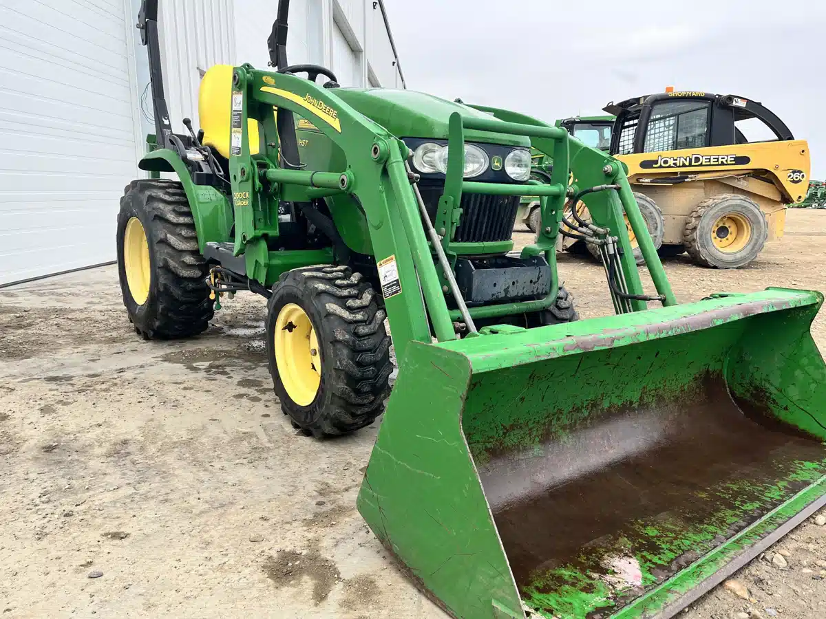 Gallery image 2 for 2007 John Deere 2320 Tractor