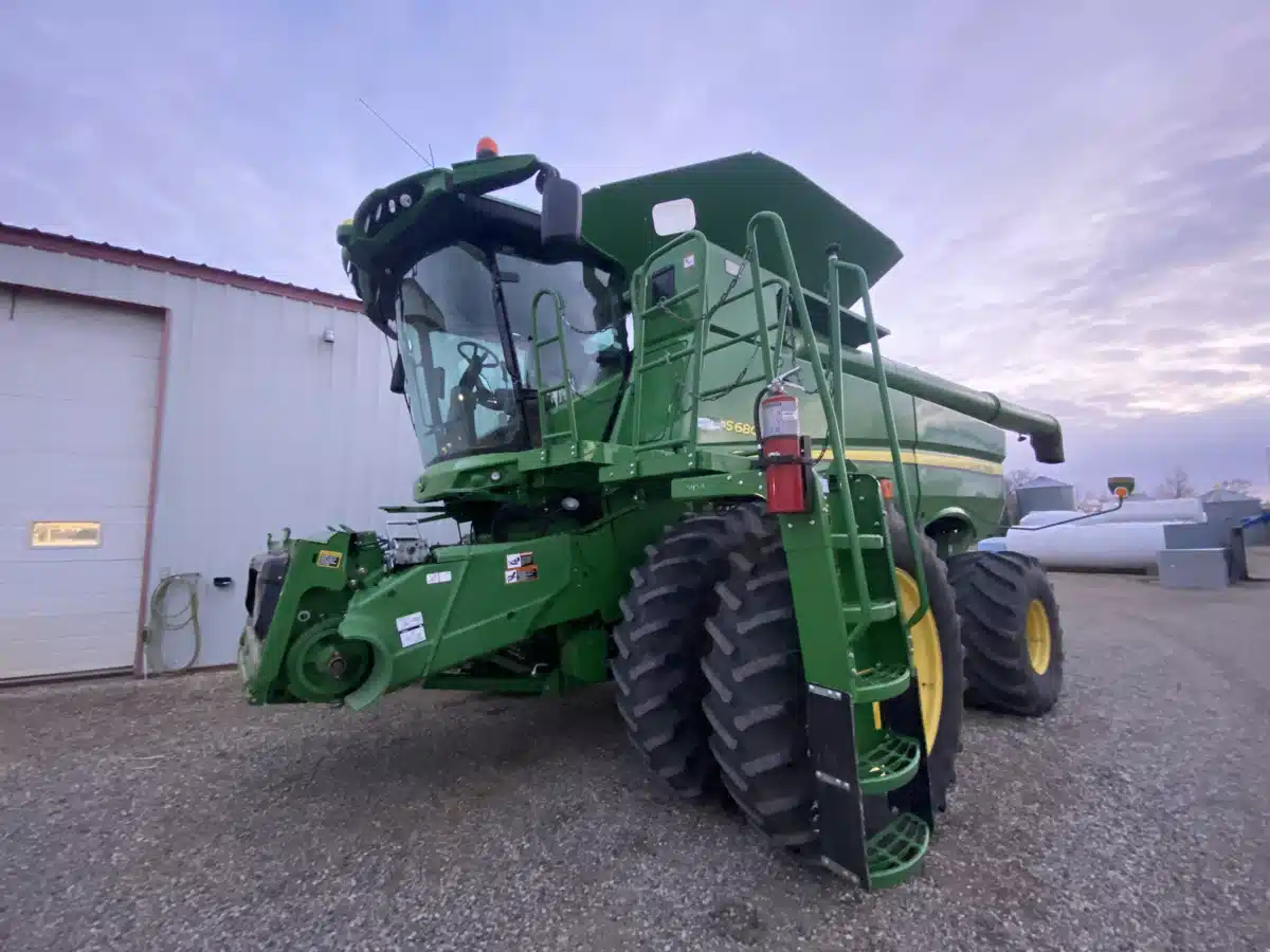 Gallery image 1 for 2014 John Deere S680 Combine