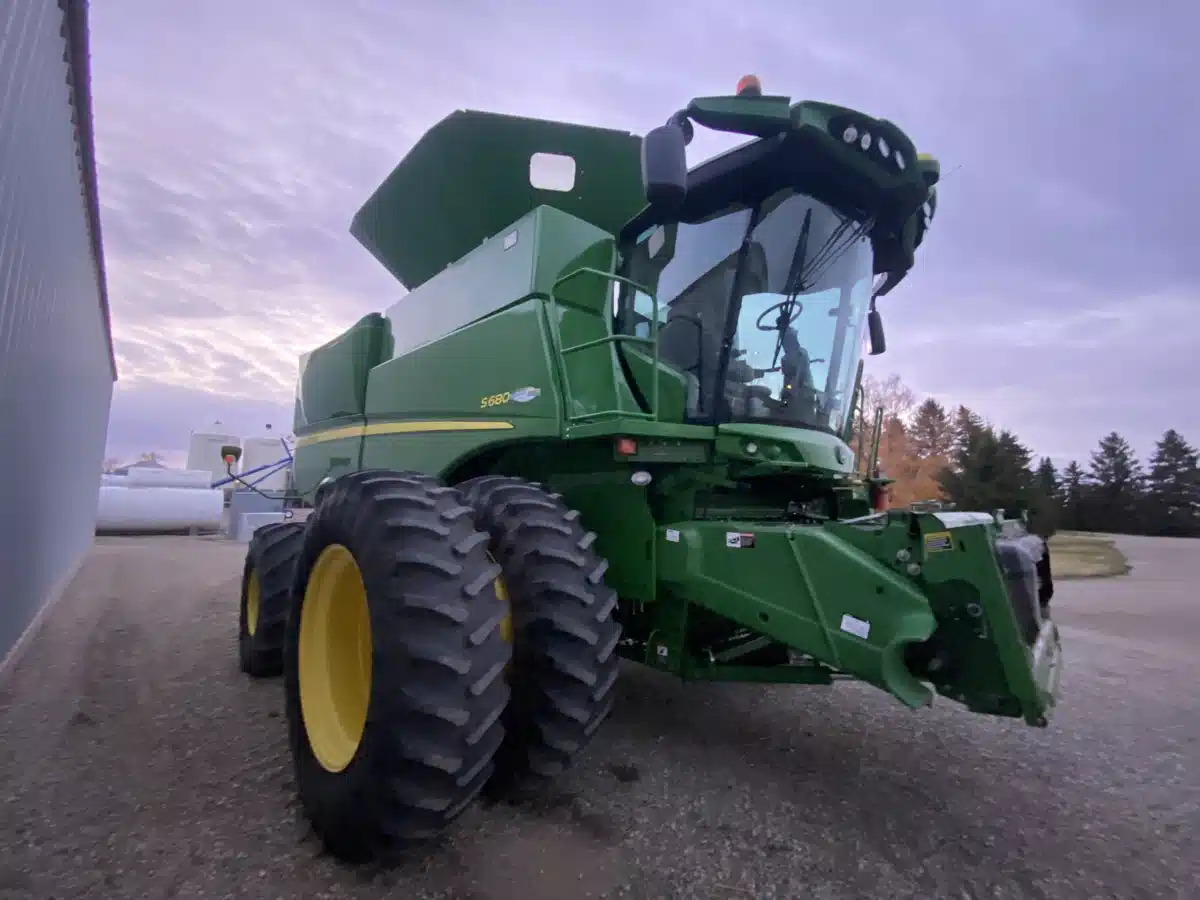 Gallery image 2 for 2014 John Deere S680 Combine