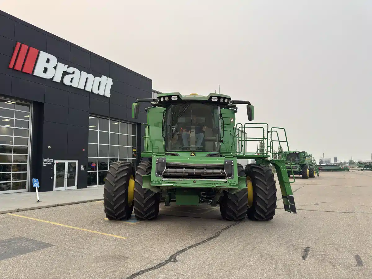 Gallery image 2 for 2025 John Deere X9 1000 Combine