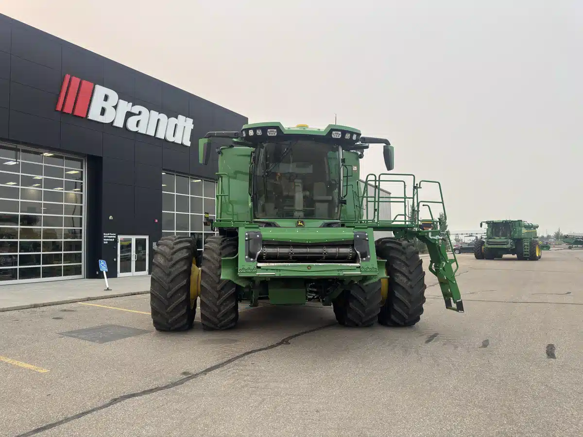 Gallery image 2 for 2025 John Deere X9 1000 Combine