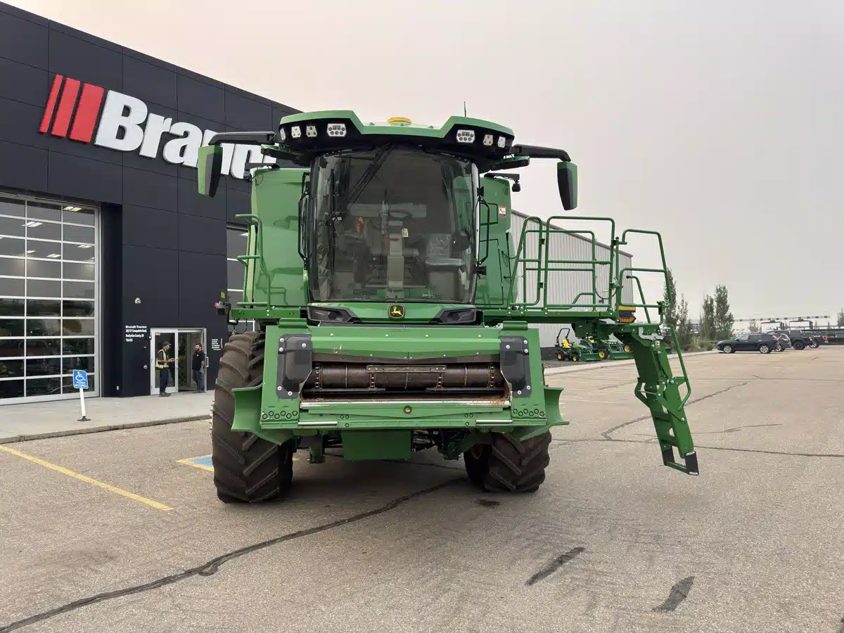 Gallery image 2 for 2025 John Deere X9 1000 Combine