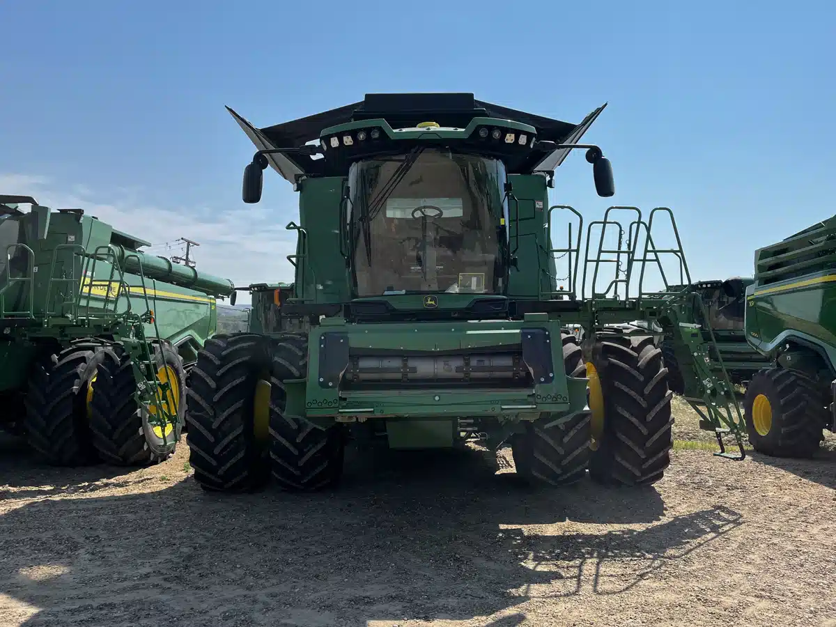 Gallery image 2 for 2021 John Deere X9 1100 Combine