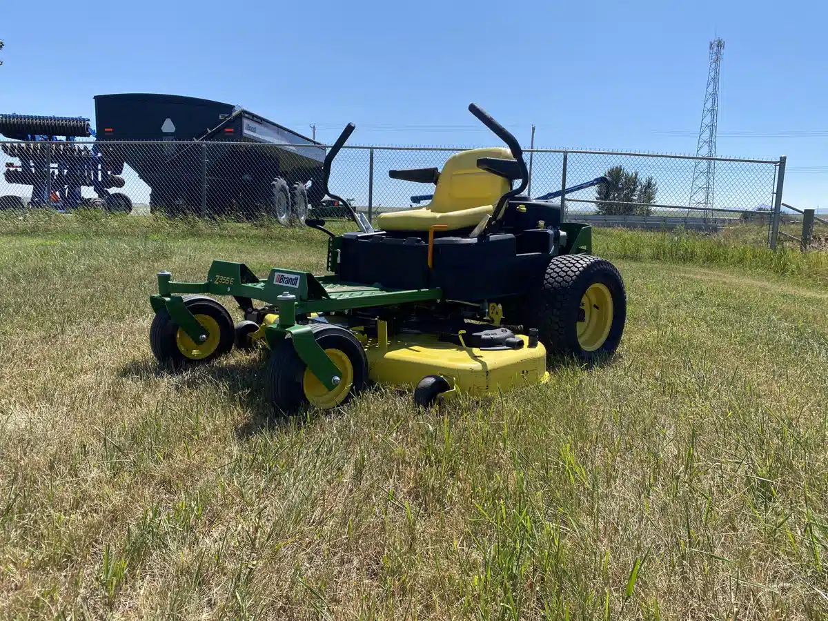 Photo de la Galerie 1 pour 2018 John Deere Z355E Tondeuse à rayon de braquage zéro