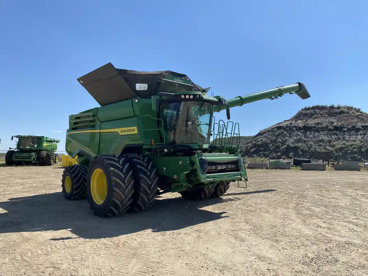 Gallery image 2 for 2023 John Deere X9 1100 Combine