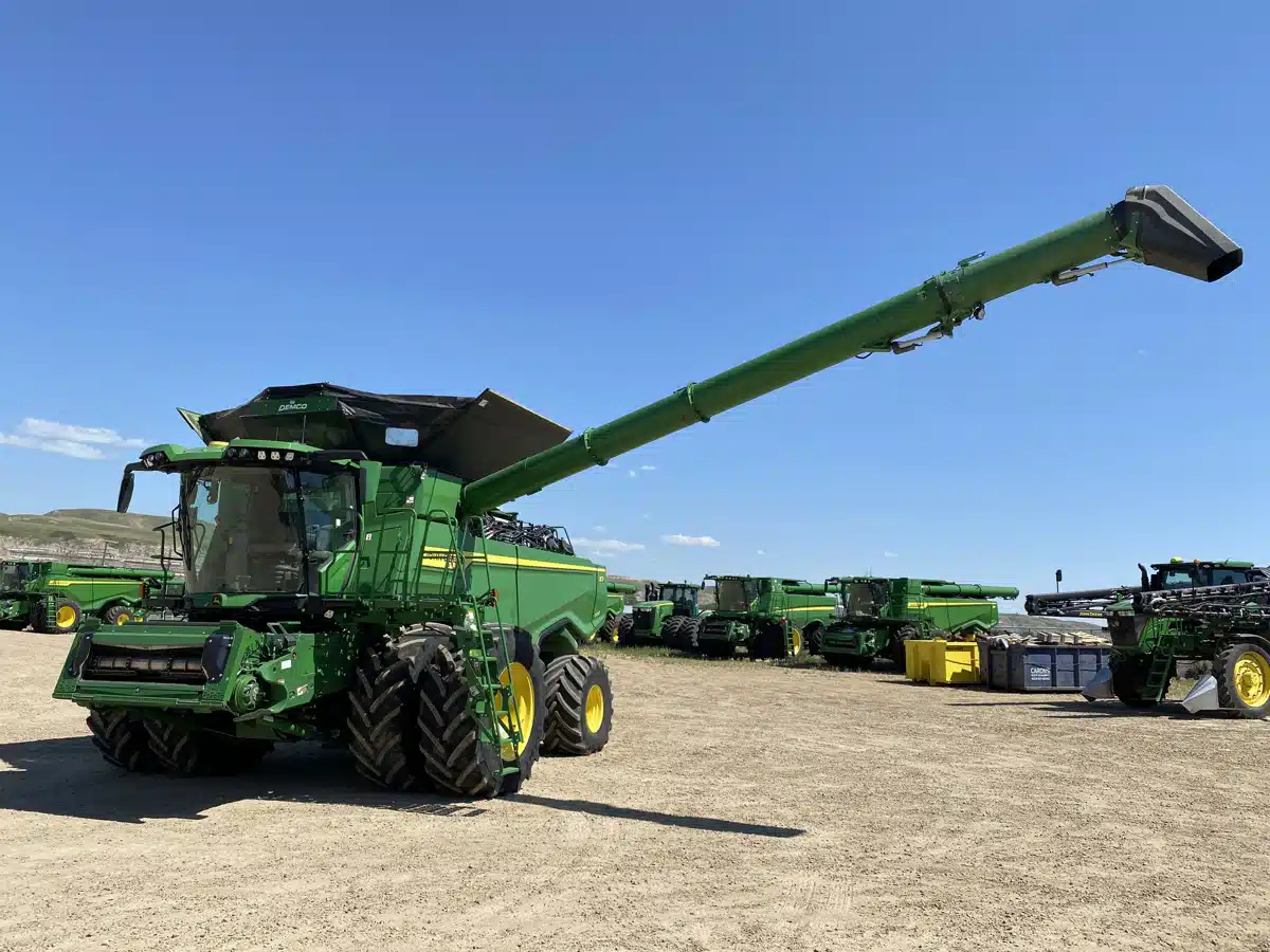 Gallery image 1 for 2023 John Deere X9 1100 Combine