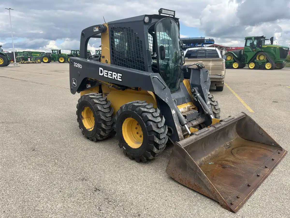 Gallery image 2 for 2010 John Deere 328D Skid Steer