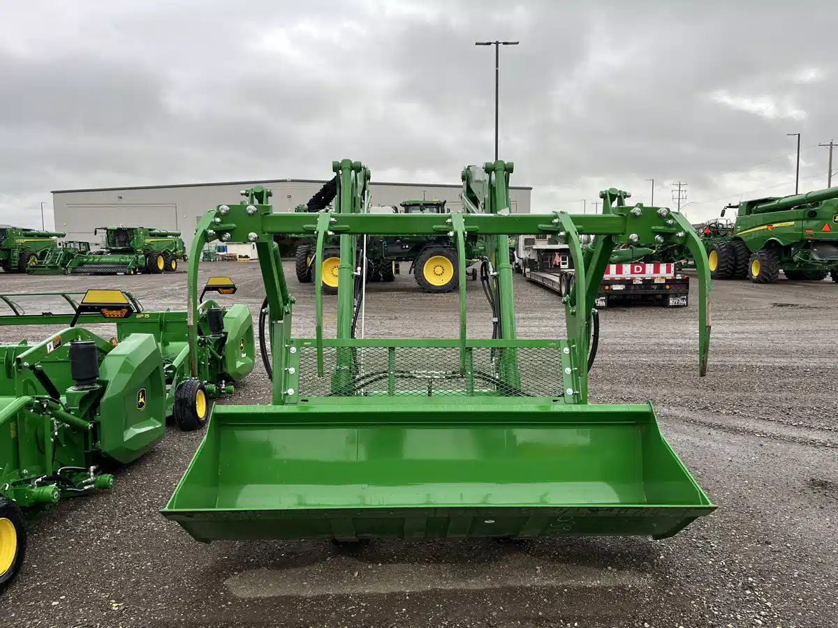 Photo de la Galerie 2 pour 2025 John Deere 680R chargeur frontal