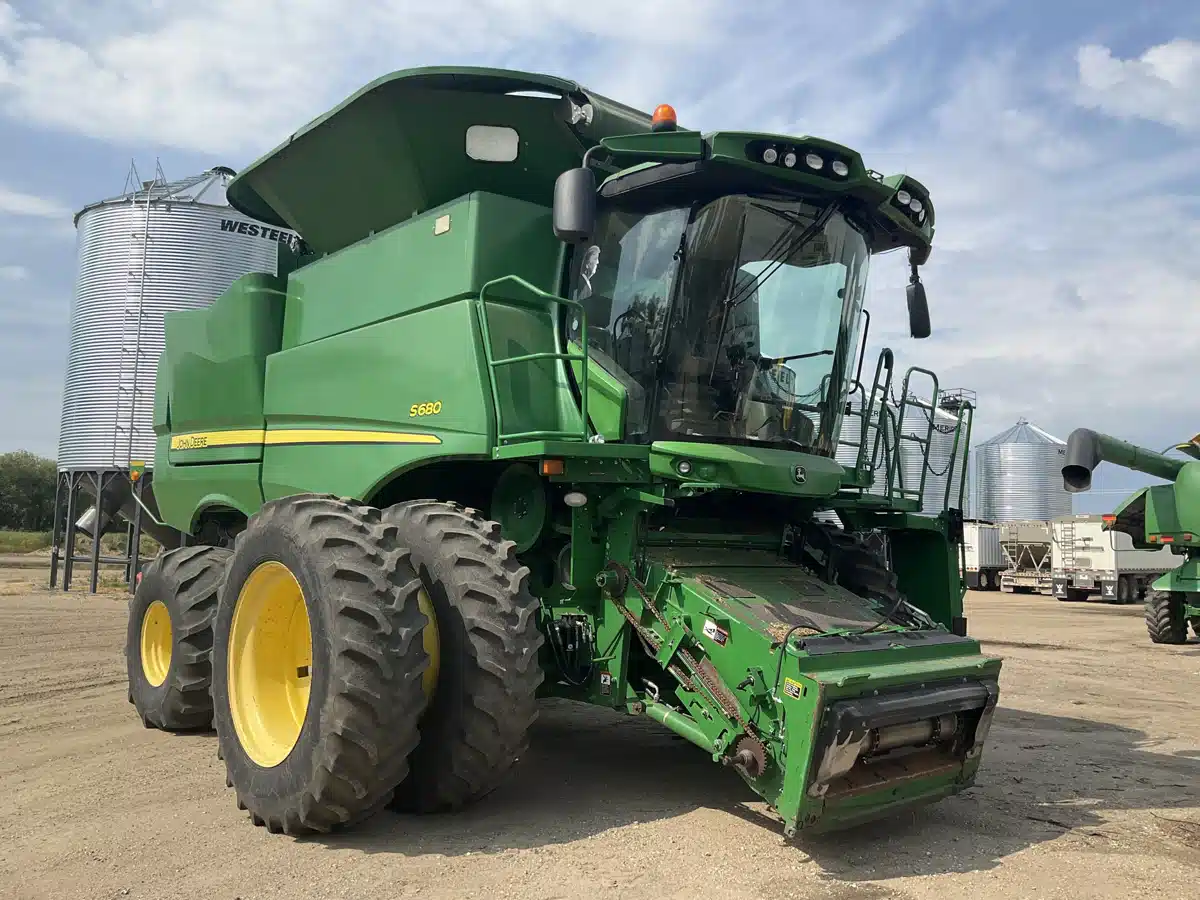 Gallery image 2 for 2015 John Deere S680 Combine