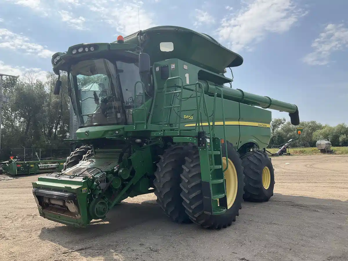 Gallery image 1 for 2015 John Deere S680 Combine