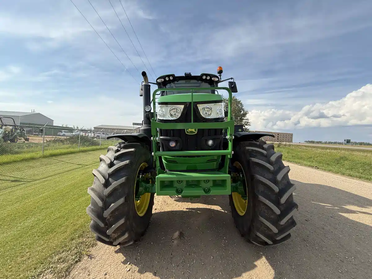 Photo de la Galerie 2 pour 2024 John Deere 6145M Tracteur