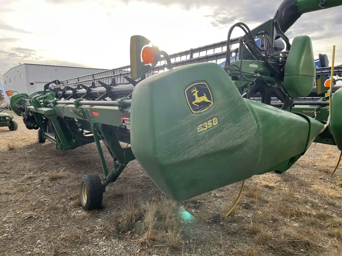Photo de la Galerie 2 pour 2013 John Deere 635D Nez - Toile/Tapis