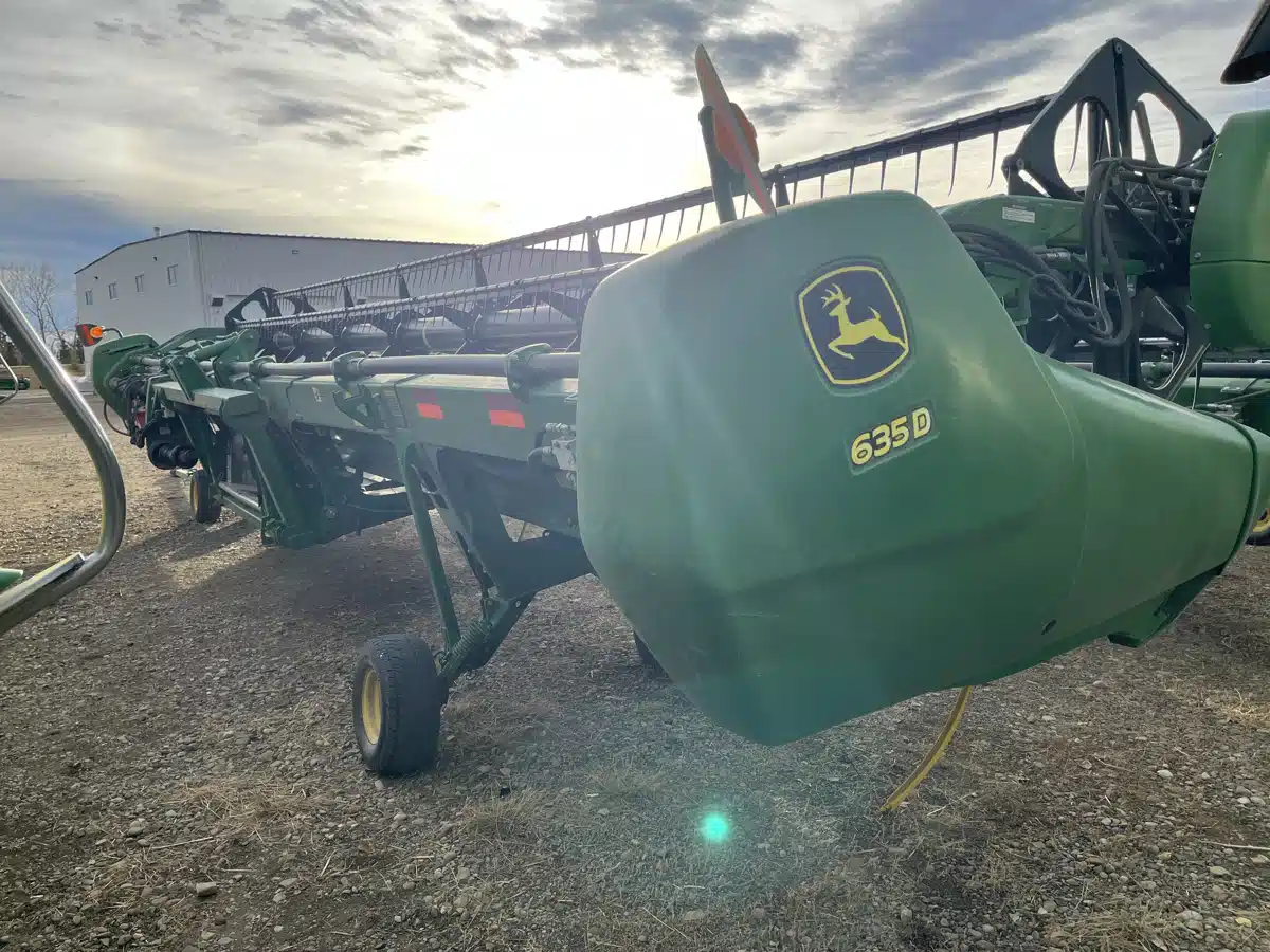 Photo de la Galerie 2 pour 2013 John Deere 635D Nez - Toile/Tapis