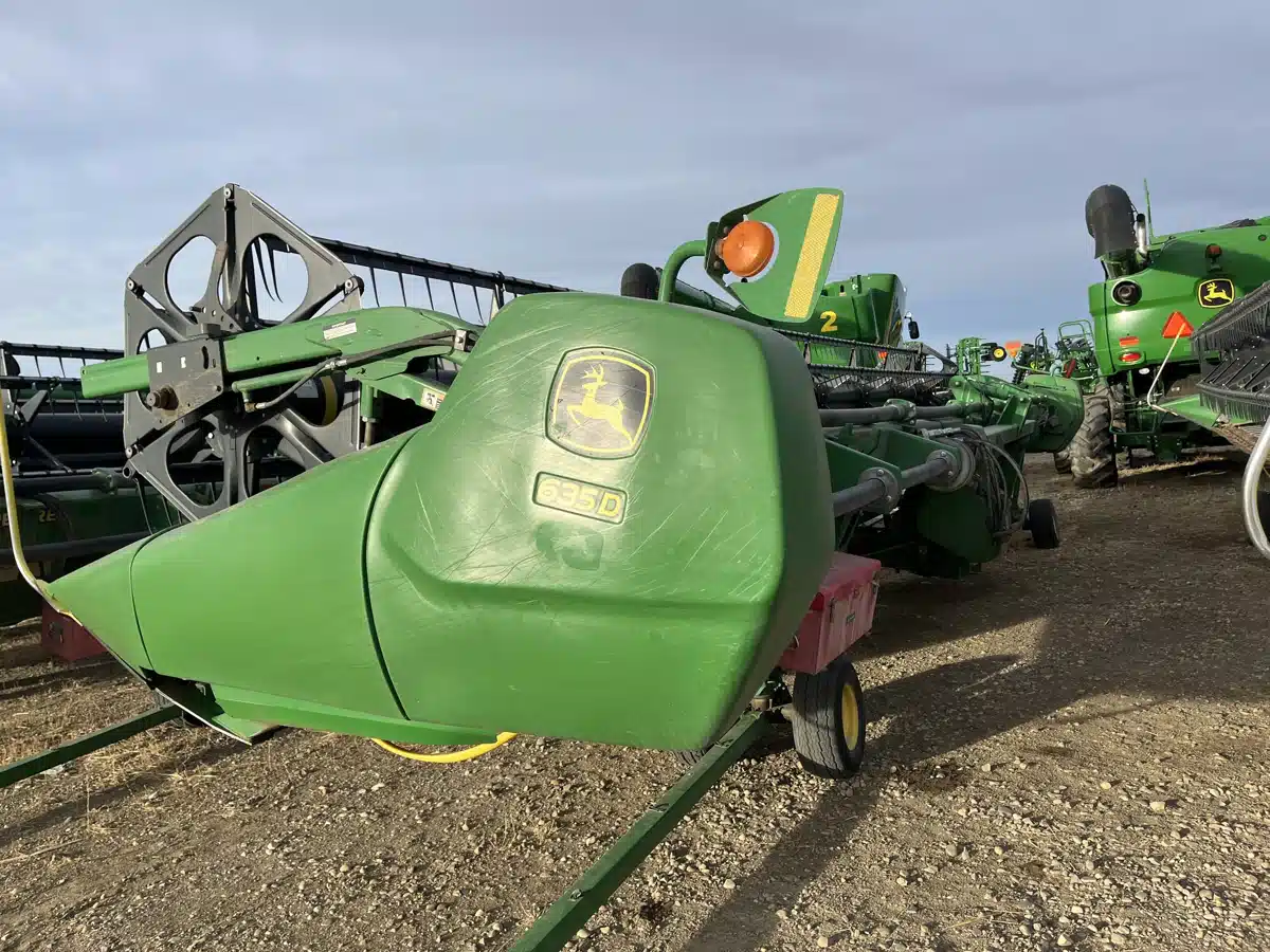Photo de la Galerie 1 pour 2013 John Deere 635D Nez - Toile/Tapis