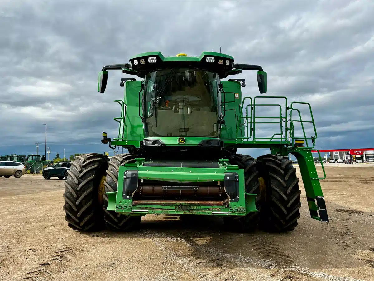 Gallery image 2 for 2025 John Deere X9 1100 Combine
