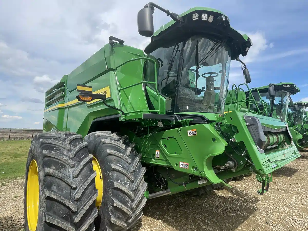 Gallery image 2 for 2024 John Deere X9 1000 Combine