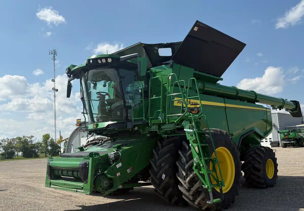 Gallery image 2 for 2024 John Deere X9 1000 Combine