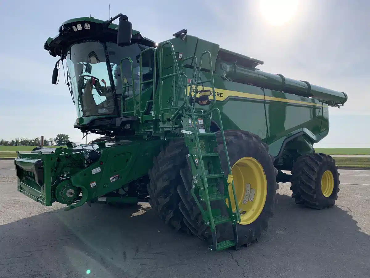 Gallery image 1 for 2024 John Deere X9 1000 Combine