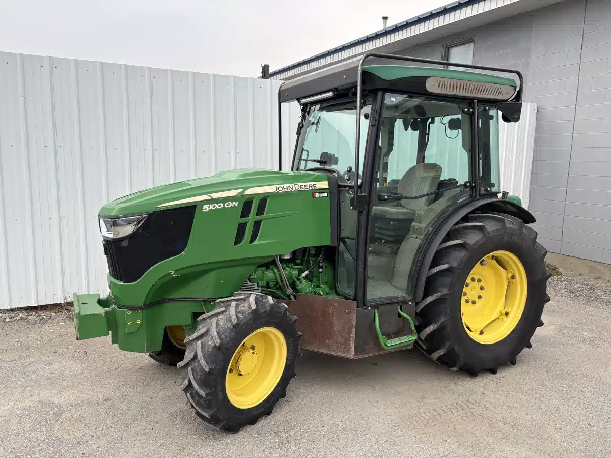 Photo de la Galerie 1 pour 2017 John Deere 5100GN Tracteur
