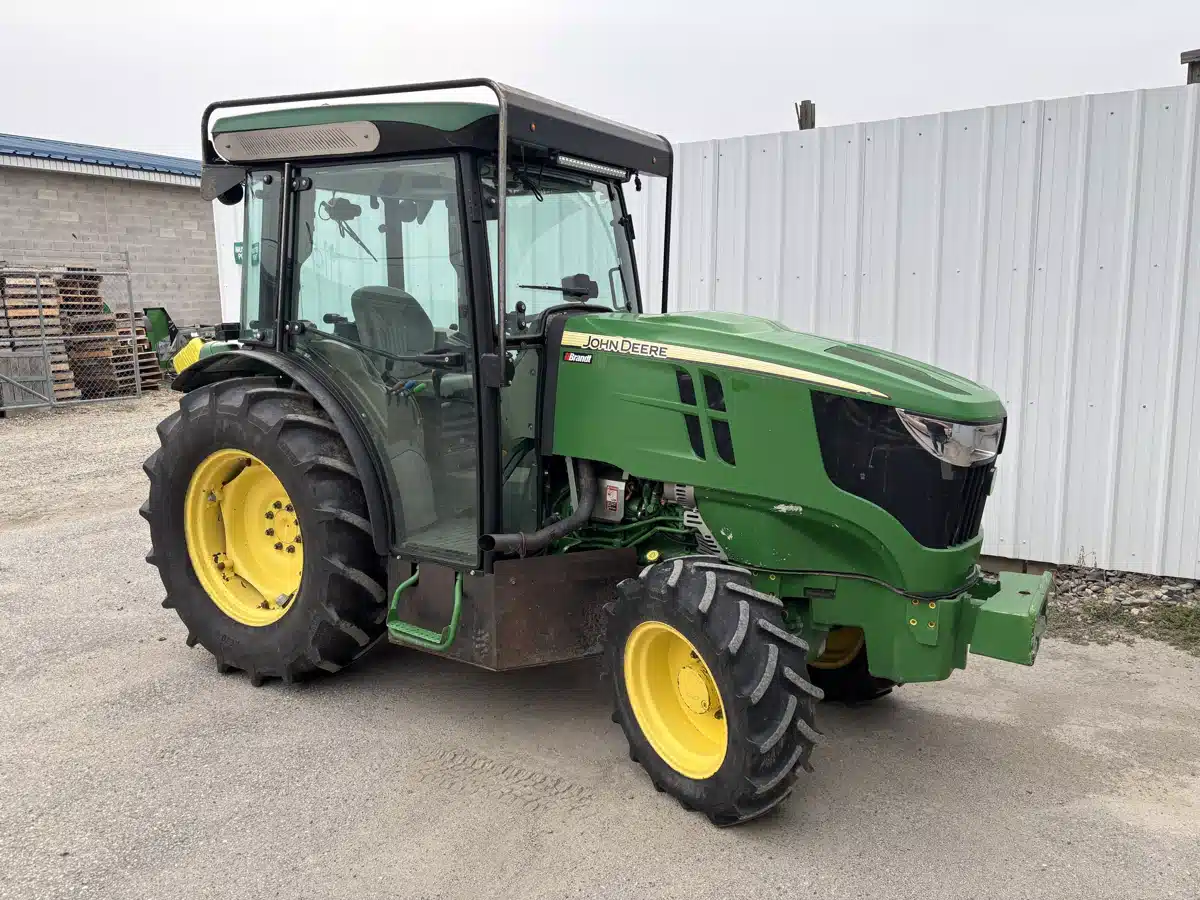 Photo de la Galerie 2 pour 2017 John Deere 5100GN Tracteur