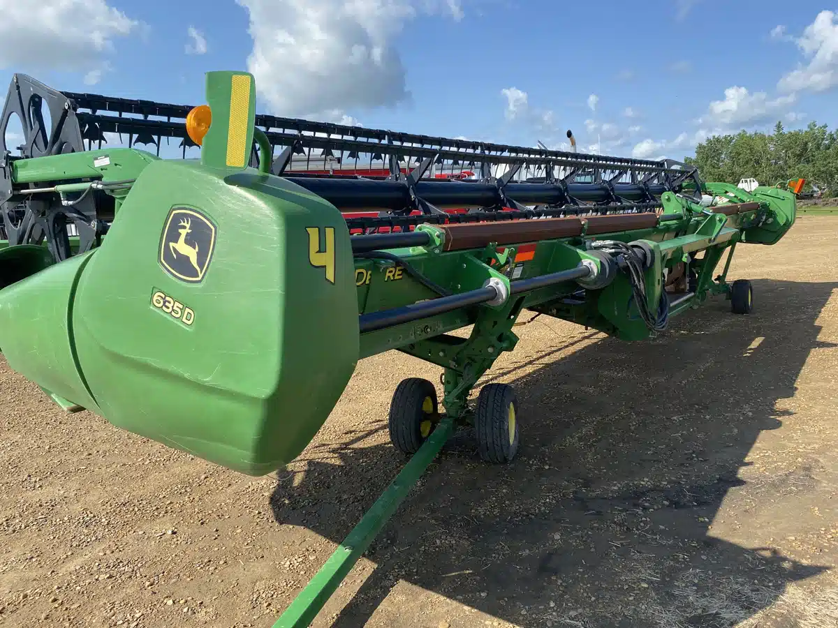 Photo de la Galerie 1 pour 2013 John Deere 635D Nez - Toile/Tapis